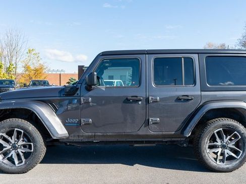 Used 2024 Jeep Wrangler Unlimited w/ Convenience Group image 9