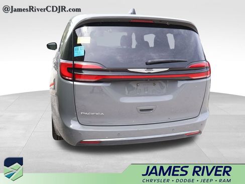 Used 2023 Chrysler Pacifica Touring-L FWD image 20
