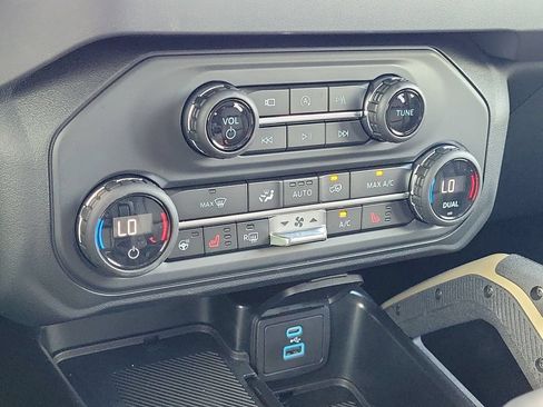 New 2025 Ford Bronco Badlands AWD/4WD image 33