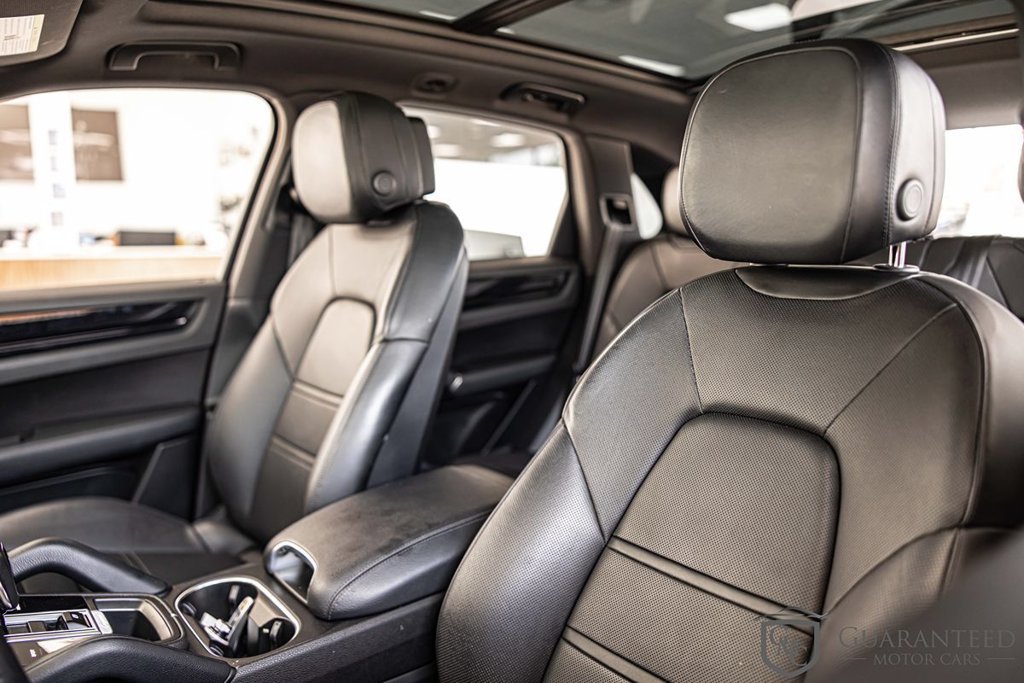 Used 2023 Porsche Cayenne w/ Premium Package AWD/4WD image 18