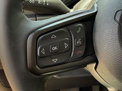 Used 2025 Jeep Gladiator Mojave w/ Convenience Group AWD/4WD image 17