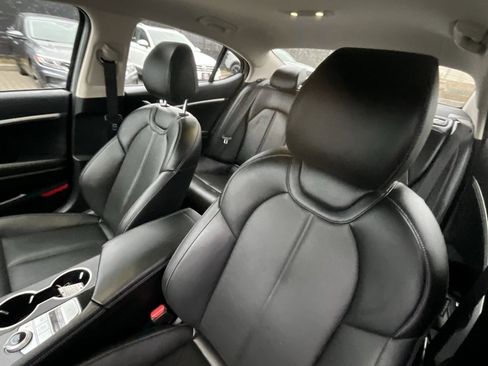 Used 2022 Genesis G70 2.0T image 9