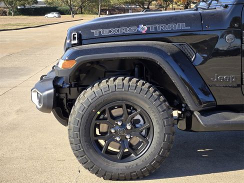 New 2026 Jeep Gladiator Sport image 9