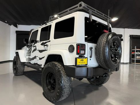 Used 2015 Jeep Wrangler Unlimited Sahara AWD/4WD image 4