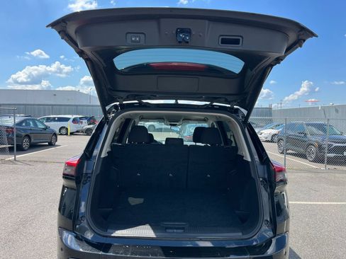 Used 2025 Nissan Rogue SV FWD image 28
