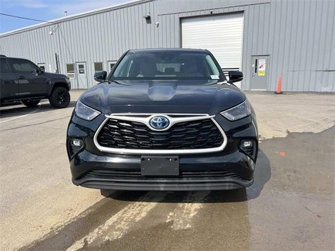 Used 2023 Toyota Highlander LE image 8