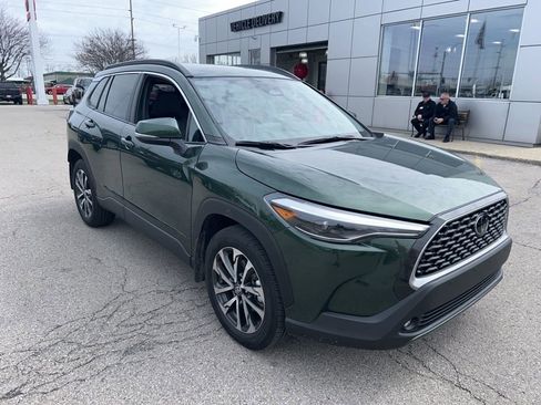 Used 2024 Toyota Corolla Cross XLE w/ Convenience Package image 2