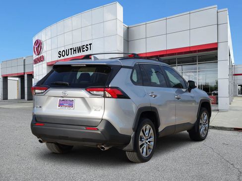 Used 2023 Toyota RAV4 XLE Premium image 5