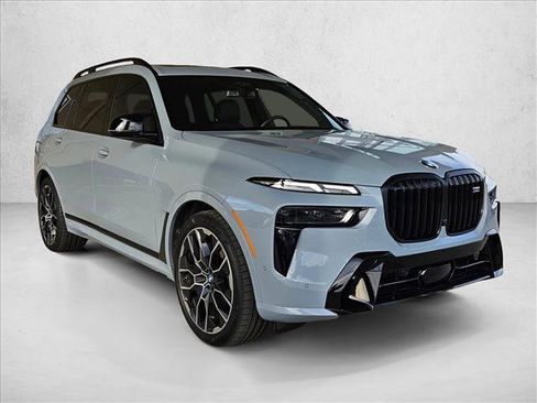 Used 2025 BMW X7 M60i image 3