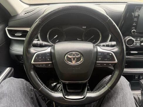 Used 2020 Toyota Highlander XLE FWD image 15