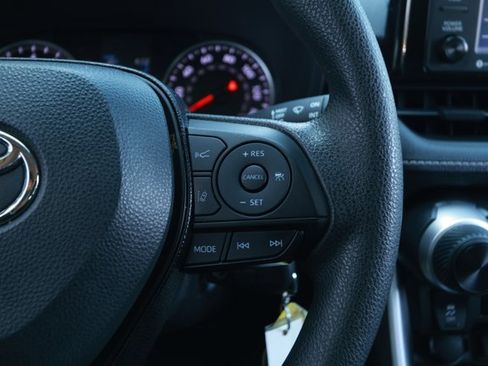 Used 2021 Toyota RAV4 LE image 15