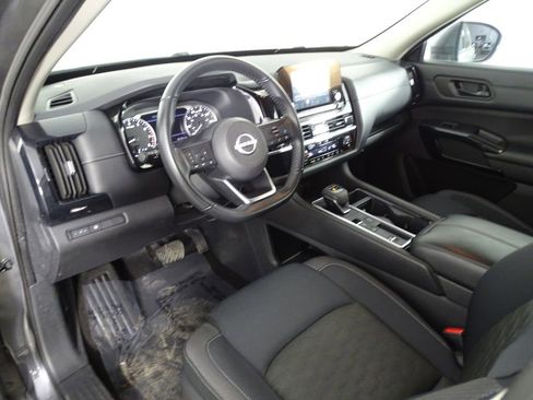 Used 2024 Nissan Pathfinder SV image 15