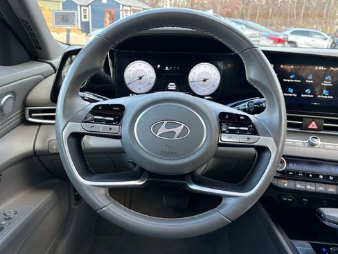 Used 2025 Hyundai Elantra SEL image 25