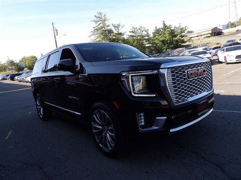 Used 2021 GMC Yukon XL Denali w/ Denali Premium Package image 7