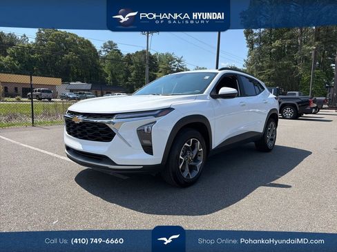 Used 2025 Chevrolet Trax LT w/ LT Convenience Package FWD image 1