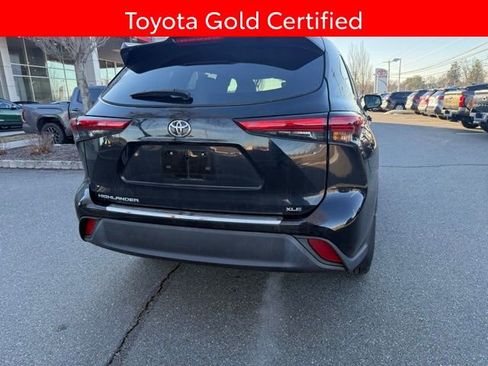 Certified 2023 Toyota Highlander XLE image 7