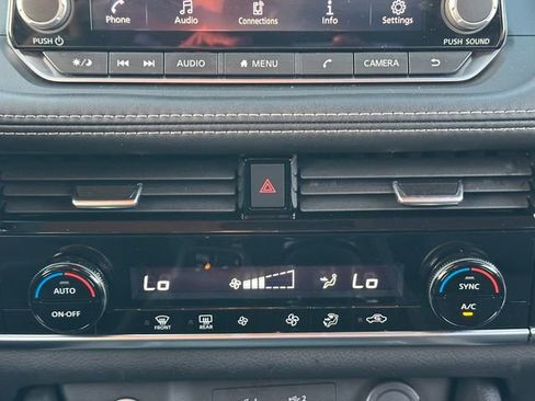 Used 2023 Nissan Rogue SV image 32