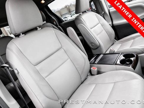 Used 2019 Toyota Sienna XLE w/ XLE Navigation Package image 2