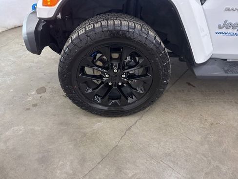 Used 2022 Jeep Wrangler Unlimited Sahara 4xe image 21