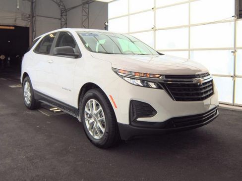 Used 2024 Chevrolet Equinox LS image 4