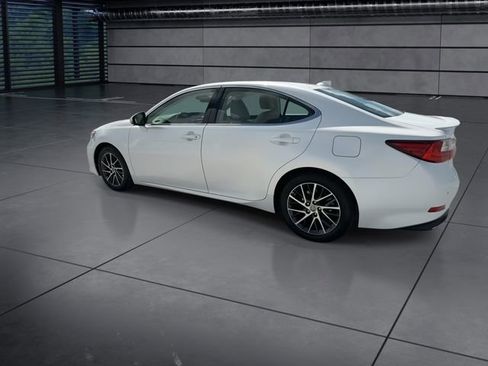Used 2018 Lexus ES 350 350 w/ Luxury Package w/Wood Trim image 6
