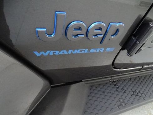 Certified 2025 Jeep Wrangler Unlimited Sahara AWD/4WD image 25