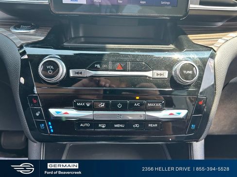 Used 2024 Ford Explorer Limited AWD/4WD image 19