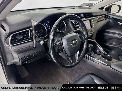 Used 2020 Toyota Camry SE FWD image 9