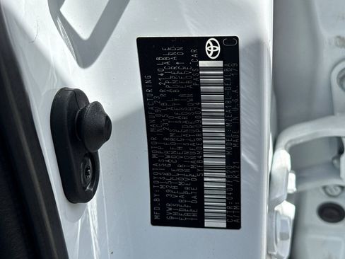 Used 2024 Toyota Corolla LE FWD image 21