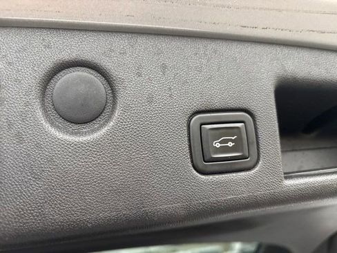 Used 2020 Chevrolet Equinox Premier image 37