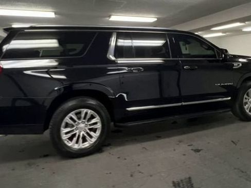 Certified 2021 GMC Yukon XL SLT w/ SLT Premium Package AWD/4WD image 9