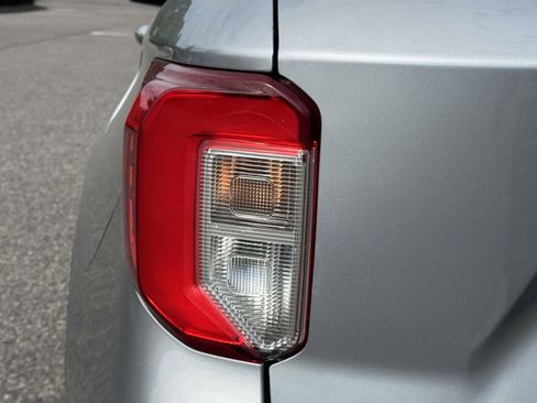 Certified 2022 Ford Explorer XLT w/ Equipment Group 202A image 8