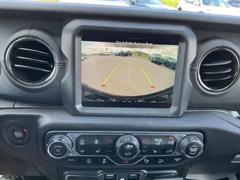 Used 2021 Jeep Wrangler Unlimited Sahara image 31