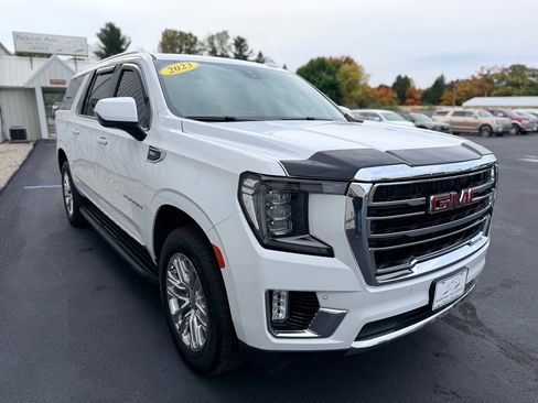Used 2023 GMC Yukon XL SLT image 3