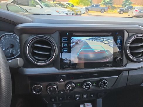 Used 2018 Toyota Tacoma TRD Off-Road w/ Technology Package AWD/4WD image 14