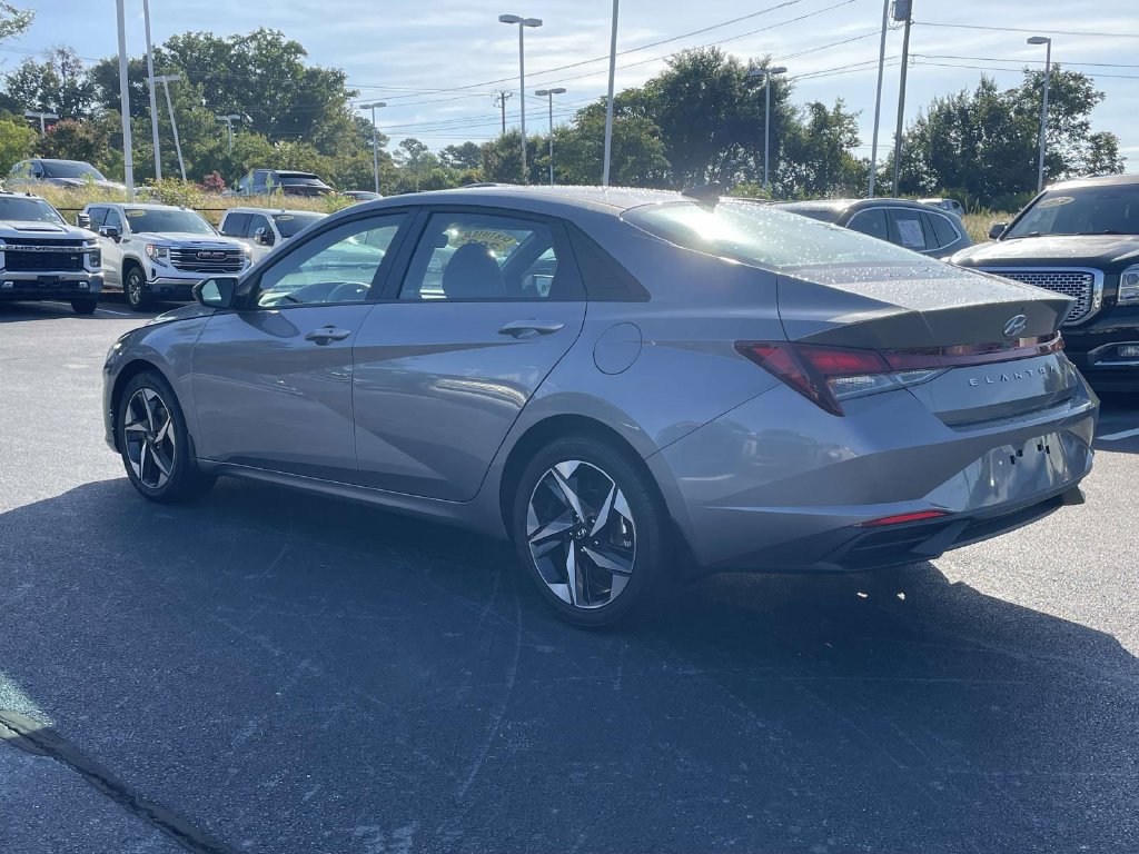 Used 2023 Hyundai Elantra SEL w/ Convenience Package FWD image 5