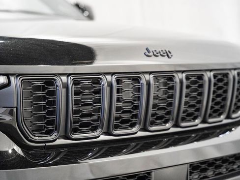 New 2025 Jeep Grand Cherokee L Altitude image 8