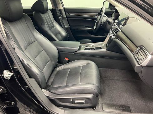Used 2018 Honda Accord Touring image 13