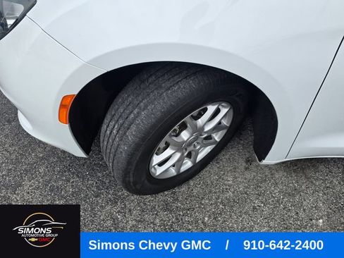 Used 2023 Chrysler Voyager LX FWD image 33