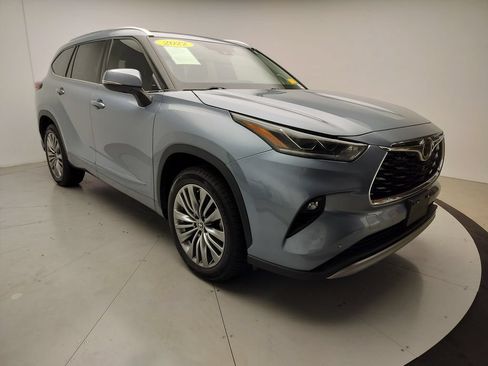 Used 2021 Toyota Highlander Platinum FWD image 2