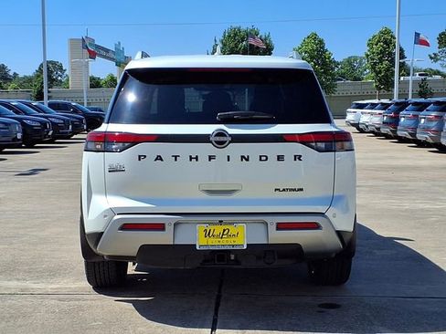 Used 2024 Nissan Pathfinder Platinum w/ Black Appearance Package FWD image 22