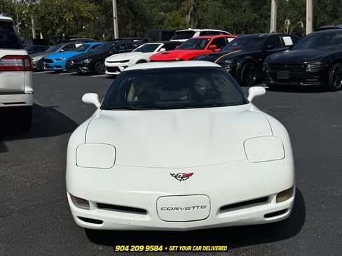 Used 2000 Chevrolet Corvette Coupe w/ Performance Handling Pkg RWD image 10