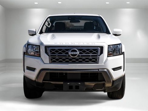 Used 2022 Nissan Frontier SV image 4