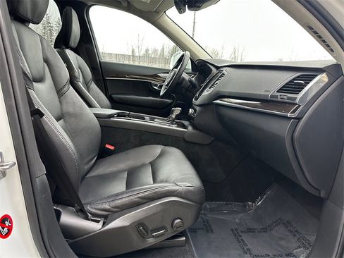 Used 2019 Volvo XC90 T6 Momentum w/ Protection Package Premier image 10
