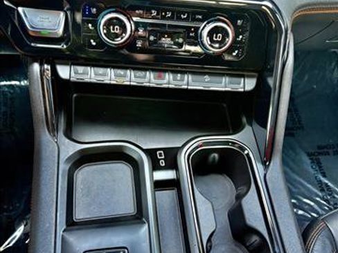 Used 2024 GMC Sierra 2500 AT4 w/ AT4 Premium Plus Package AWD/4WD image 11