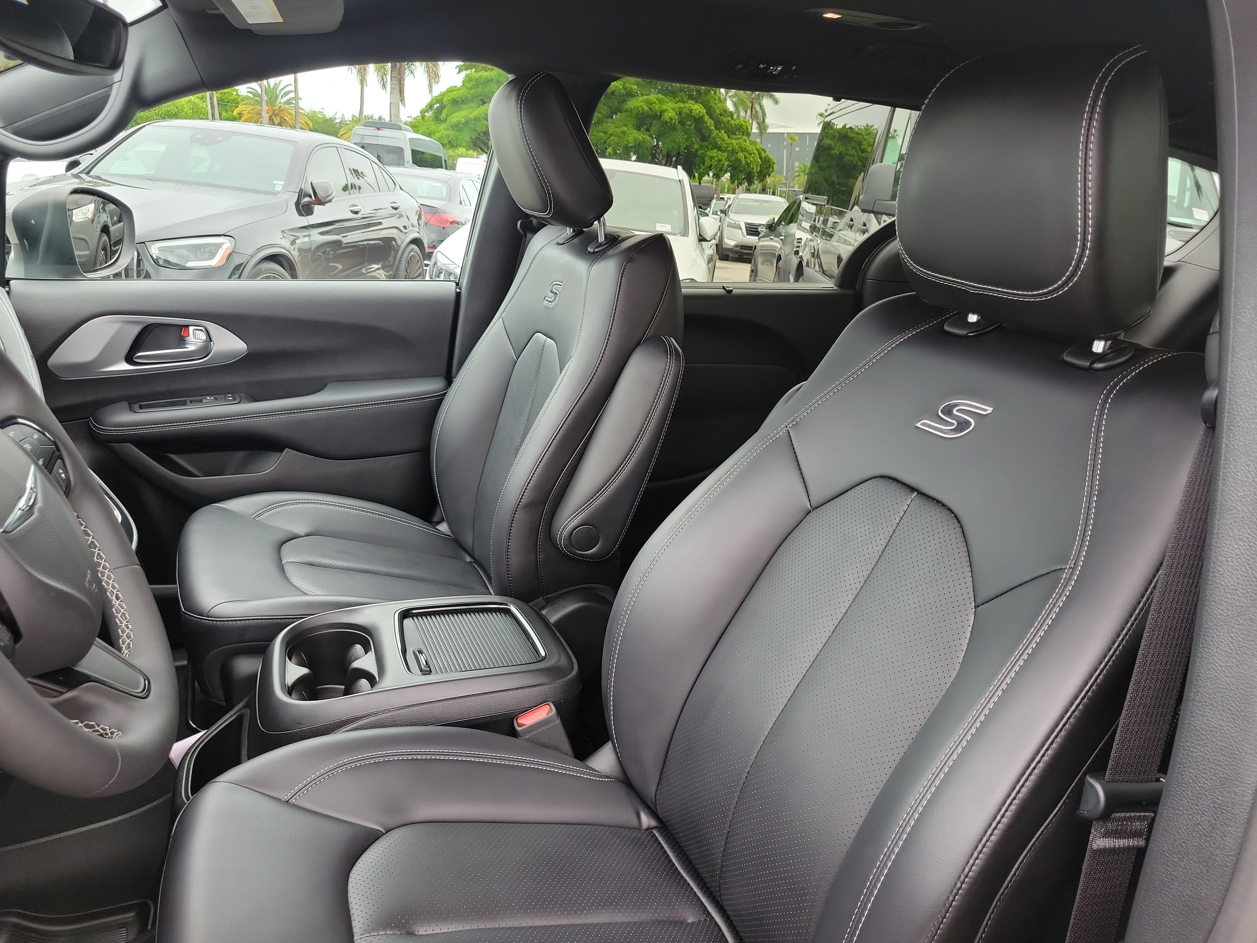 Used 2023 Chrysler Pacifica Touring-L w/ S Appearance Package AWD/4WD image 25
