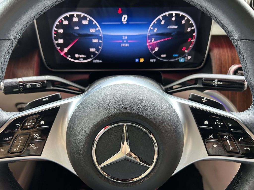 Used 2025 Mercedes-Benz GLC 300 image 28