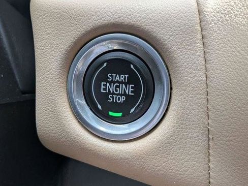 Used 2022 Chevrolet Tahoe Premier AWD/4WD image 19