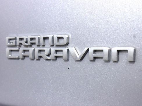 Used 2018 Dodge Grand Caravan SE FWD image 35