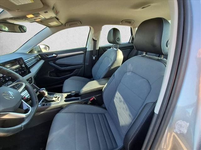 Used 2025 Volkswagen Jetta SE FWD image 9